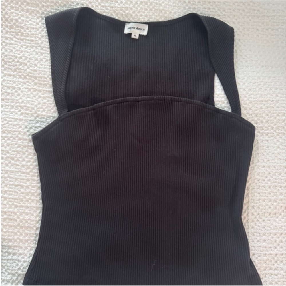 Superdown Women’s Black Ribbed Square-Neck Tank XL